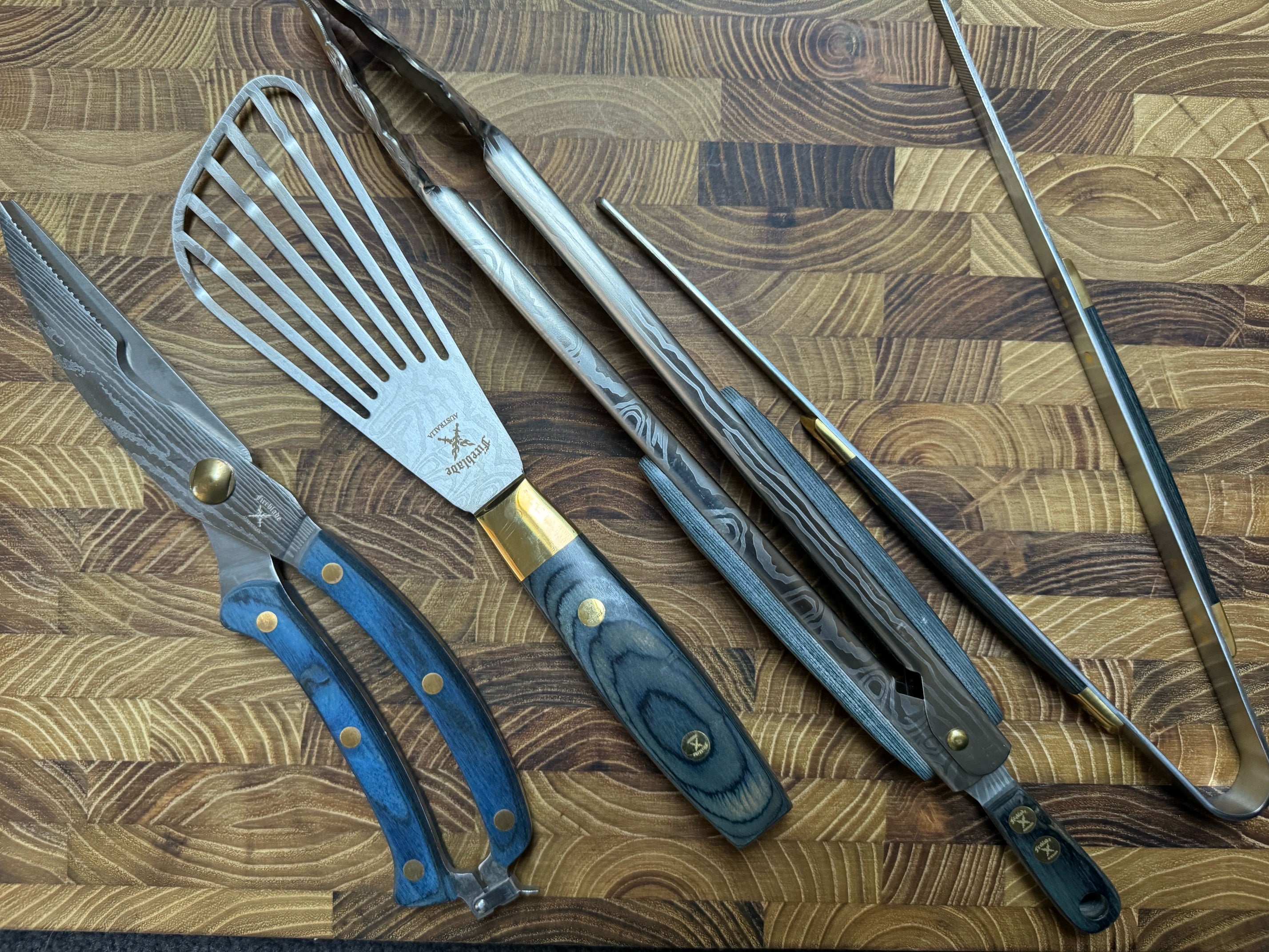 Classic 8 inch 67 Layer Damascus Steel Chefs Knife with Free Set of Matching Tools Offer